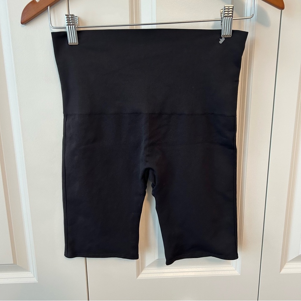 🔥 Everyday Shapewear‎ Staple — Spanx Size L!